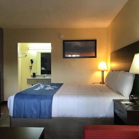 Days Inn By Wyndham Greensboro Airport Kültér fotó
