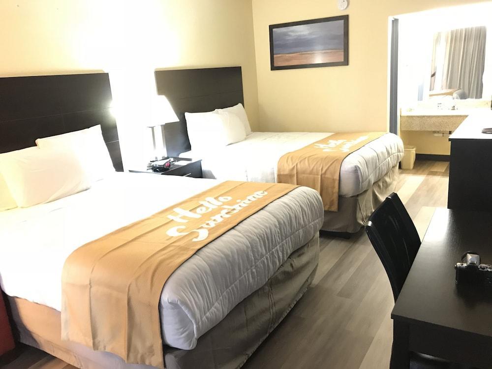 Days Inn By Wyndham Greensboro Airport Kültér fotó