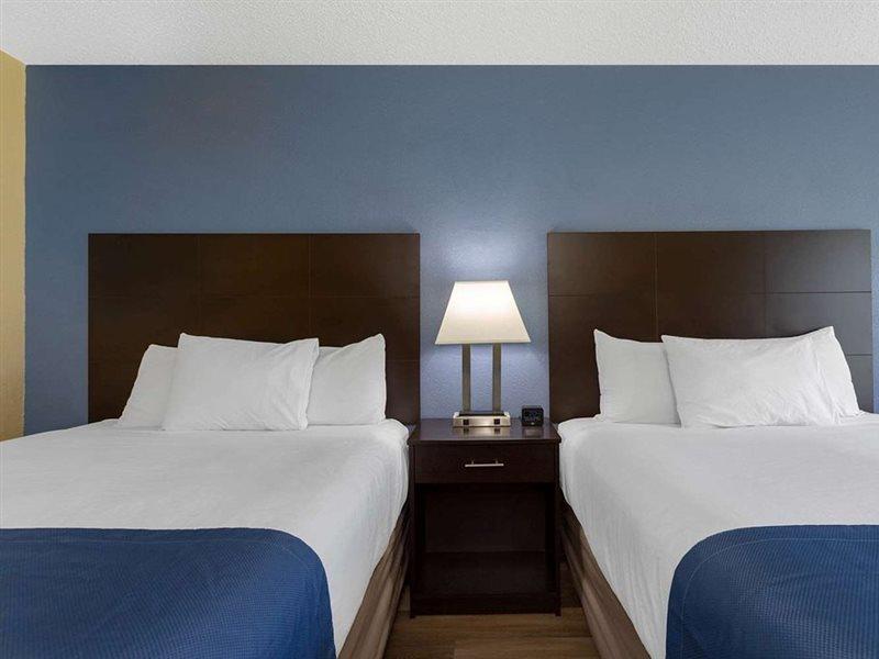Days Inn By Wyndham Greensboro Airport Kültér fotó