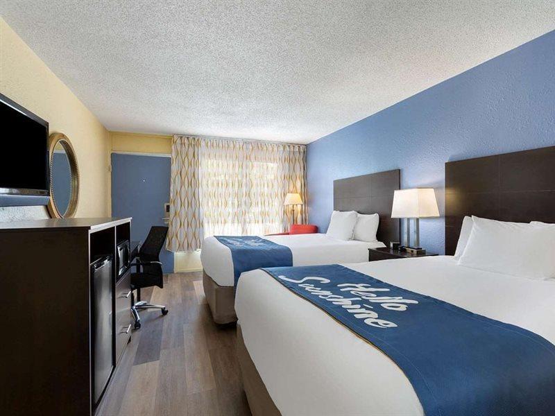 Days Inn By Wyndham Greensboro Airport Kültér fotó