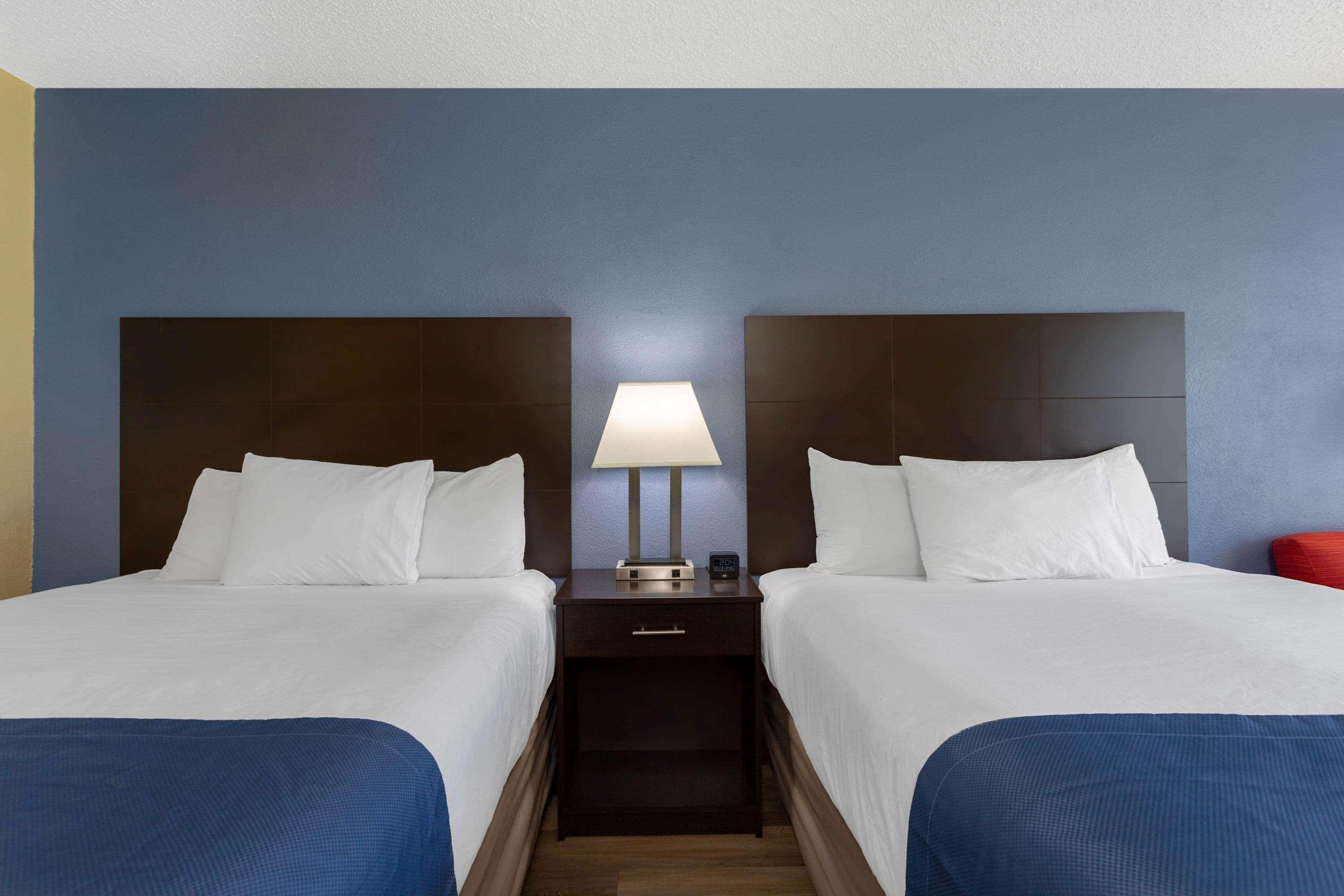 Days Inn By Wyndham Greensboro Airport Kültér fotó