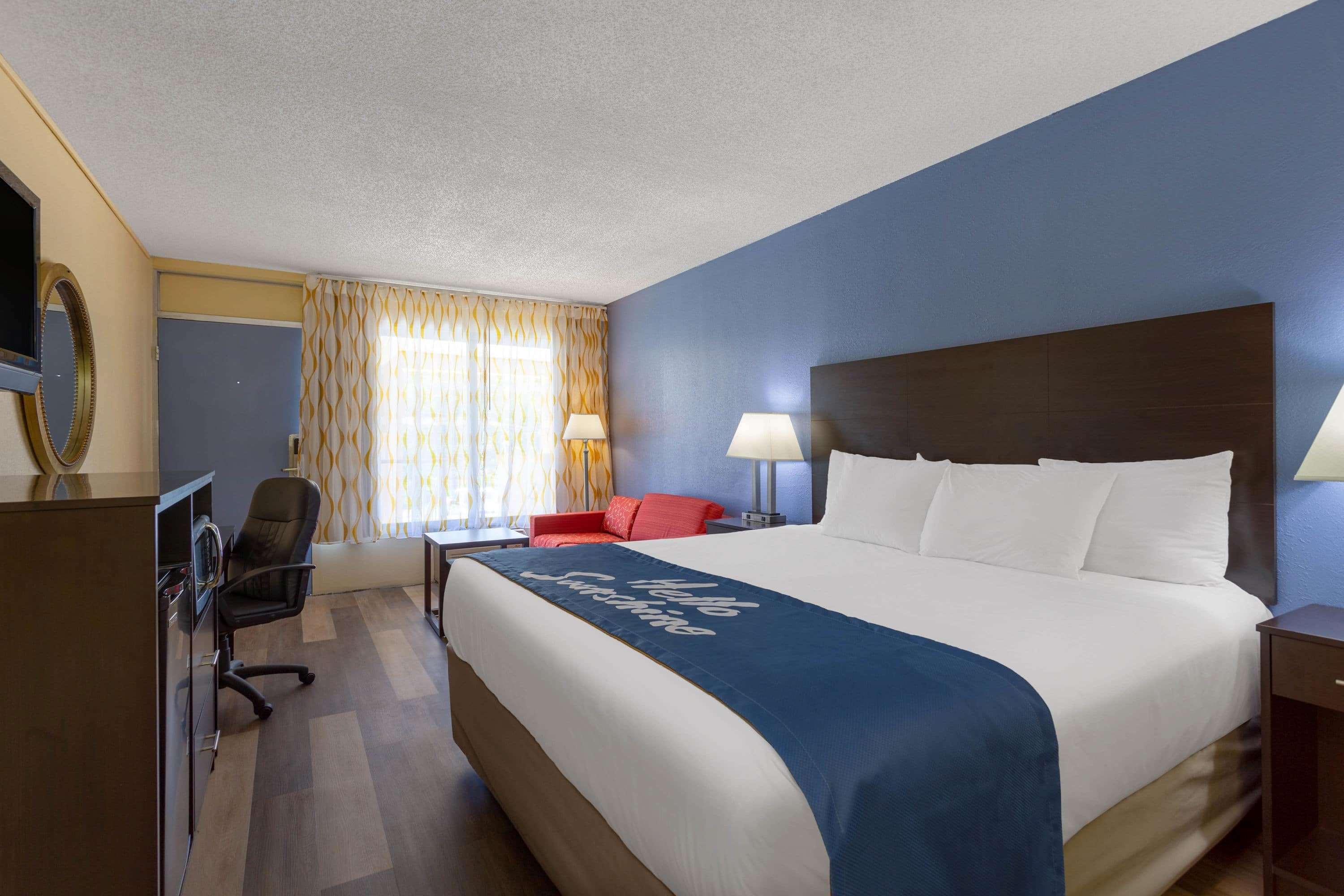 Days Inn By Wyndham Greensboro Airport Kültér fotó
