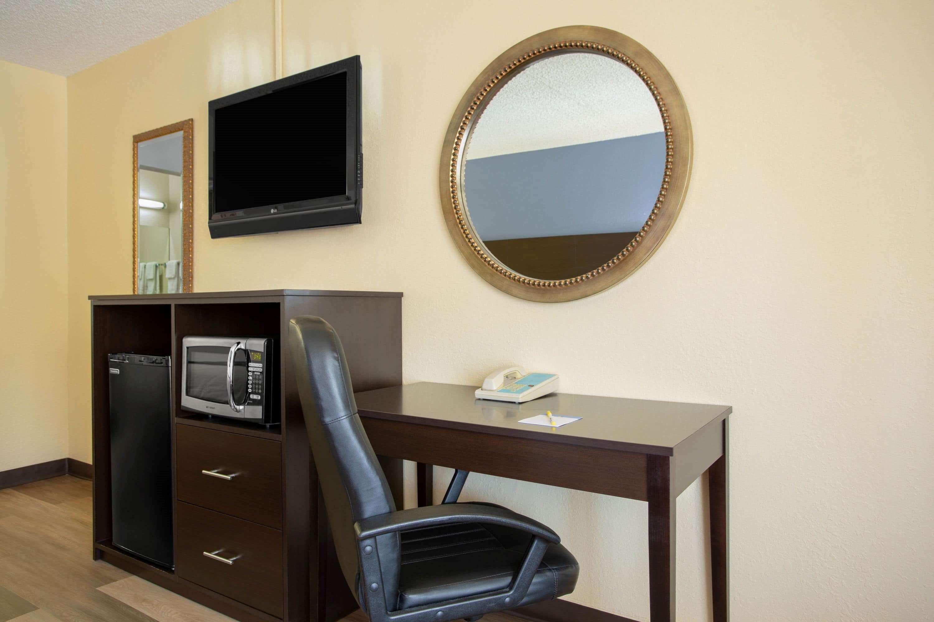 Days Inn By Wyndham Greensboro Airport Kültér fotó