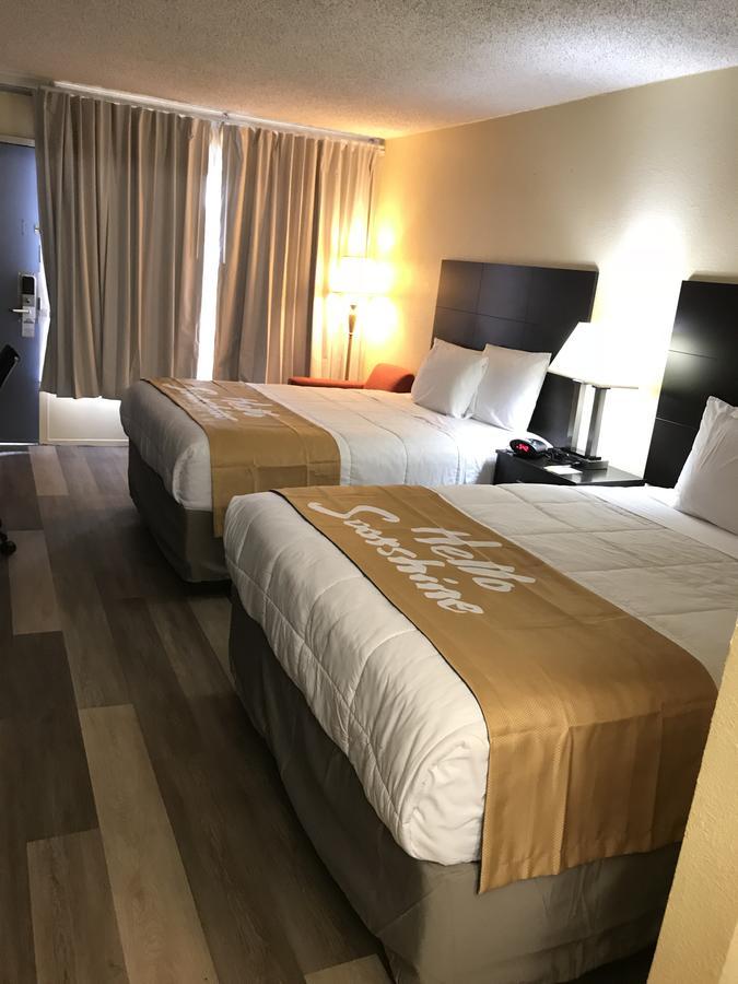 Days Inn By Wyndham Greensboro Airport Kültér fotó