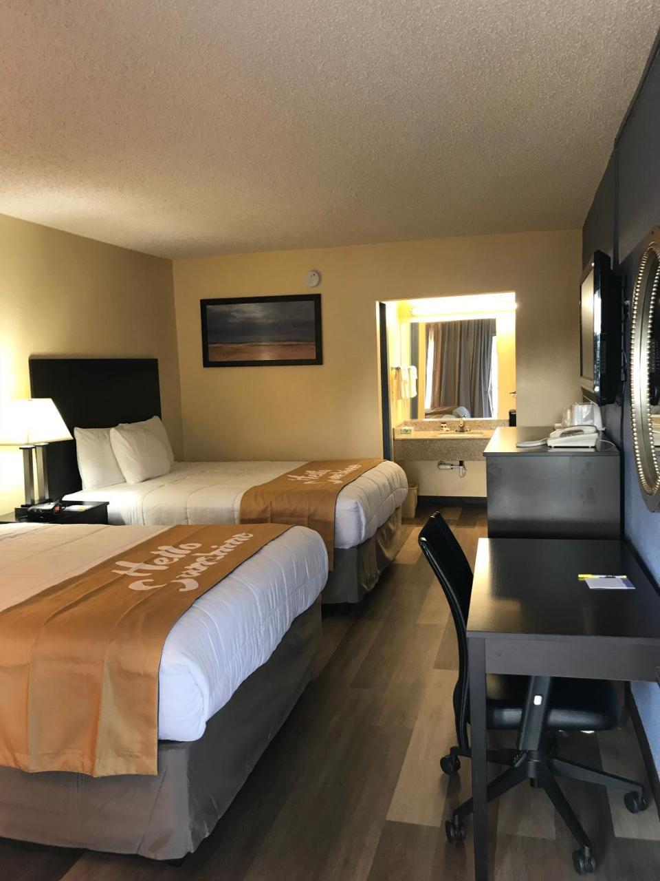 Days Inn By Wyndham Greensboro Airport Kültér fotó