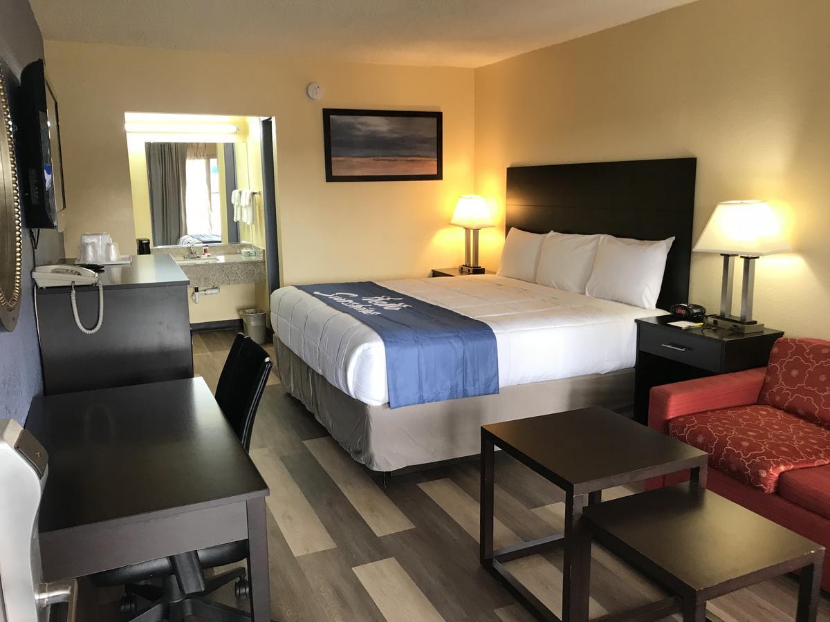 Days Inn By Wyndham Greensboro Airport Kültér fotó