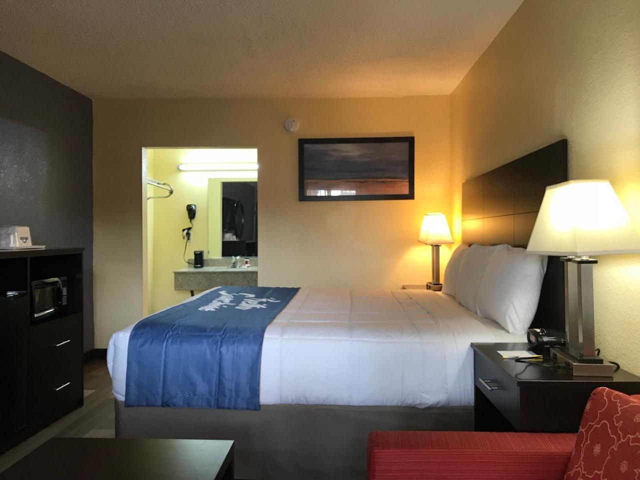 Days Inn By Wyndham Greensboro Airport Kültér fotó